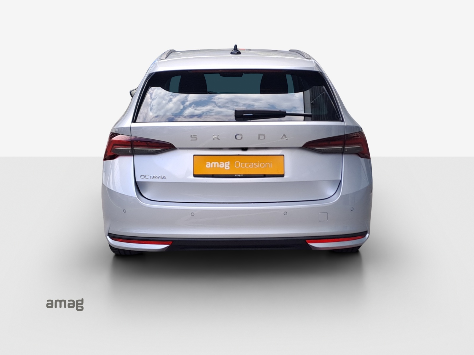 SKODA Octavia Combi 2.0 TDI DSG Selection-showroom-element-3