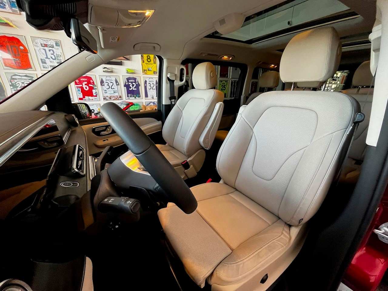 MERCEDES-BENZ V 300 d 4MATIC Exclusive Lang Van-image-10
