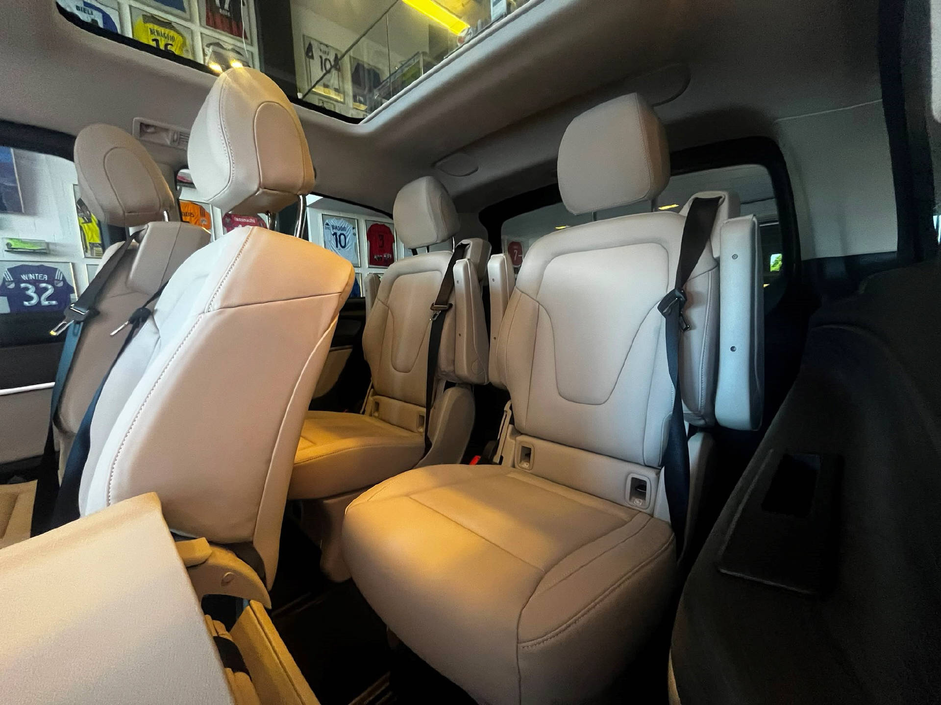 MERCEDES-BENZ V 300 d 4MATIC Exclusive Lang Van-image-14