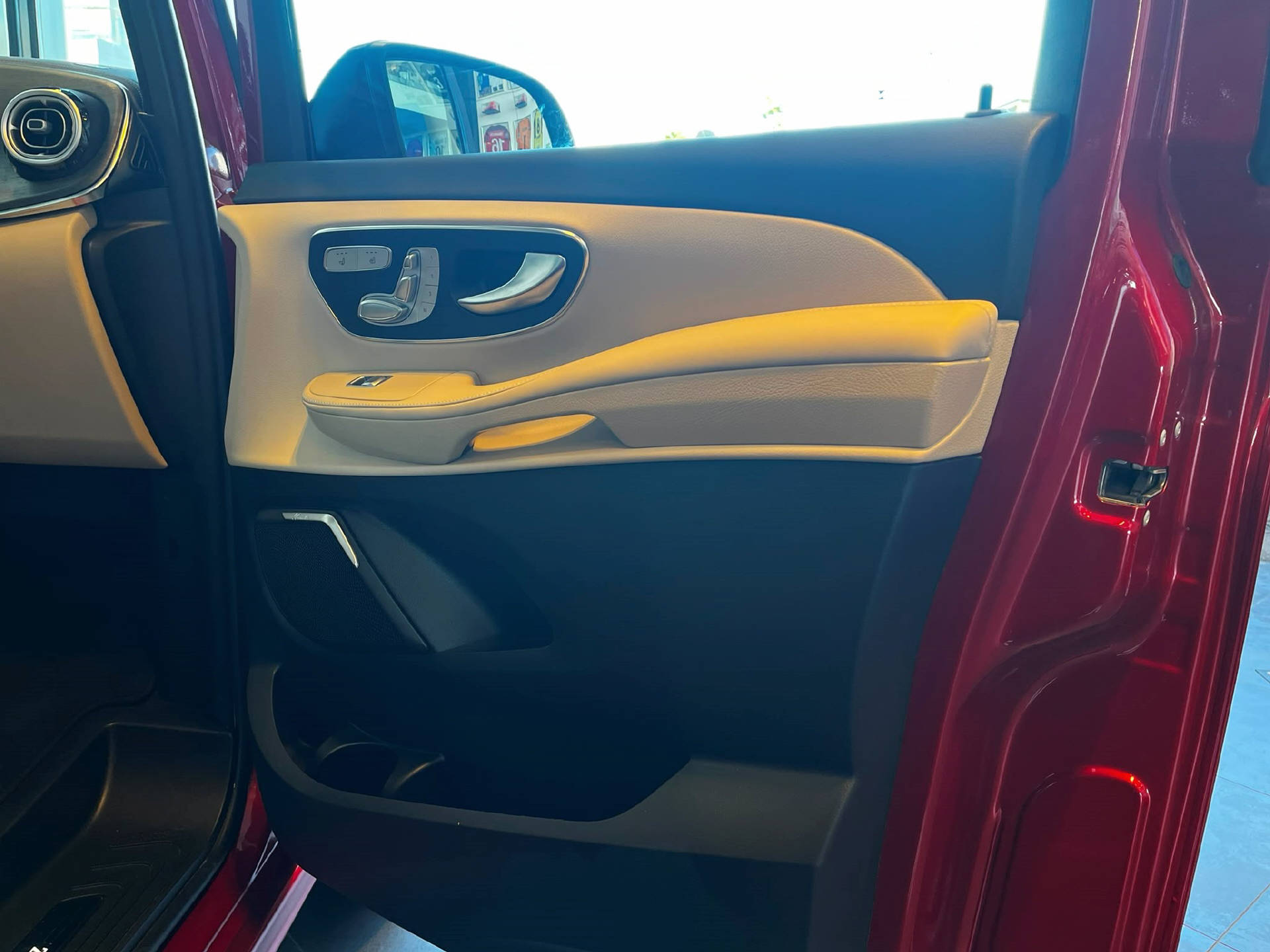 MERCEDES-BENZ V 300 d 4MATIC Exclusive Lang Van-image-25