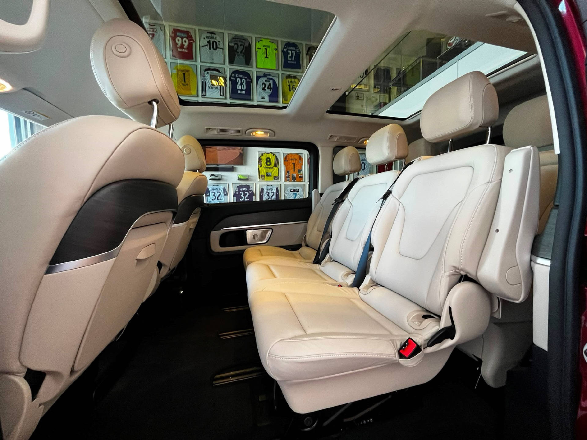 MERCEDES-BENZ V 300 d 4MATIC Exclusive Lang Van-image-13