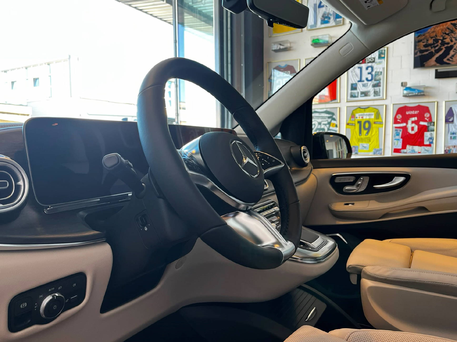 MERCEDES-BENZ V 300 d 4MATIC Exclusive Lang Van-image-11