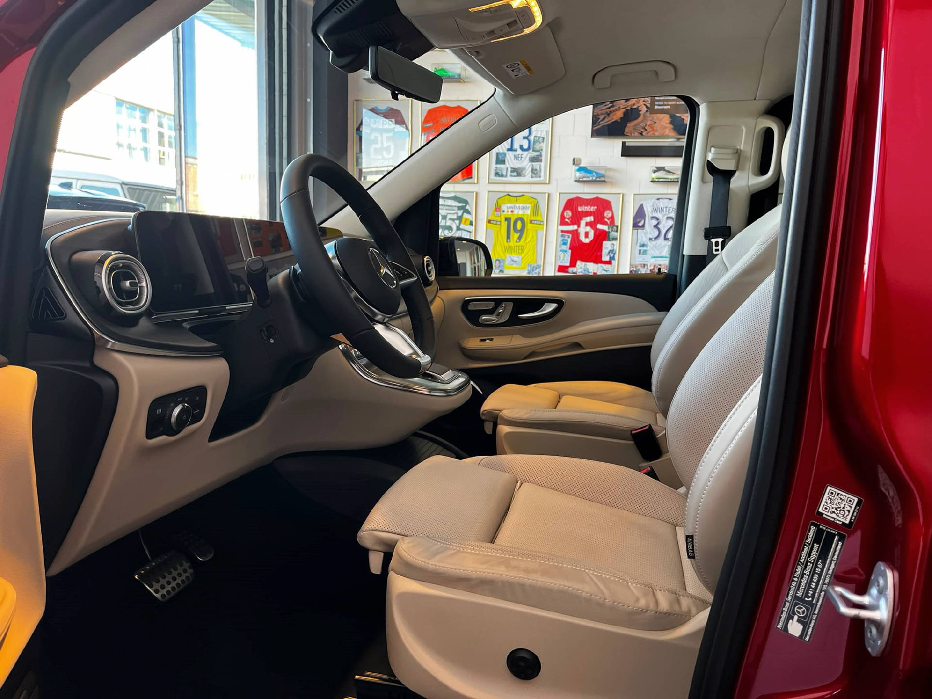 MERCEDES-BENZ V 300 d 4MATIC Exclusive Lang Van-image-12