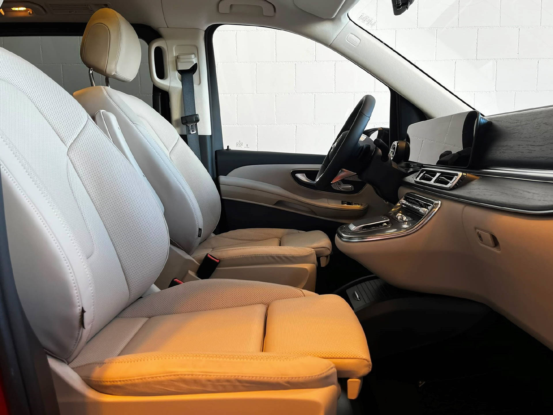 MERCEDES-BENZ V 300 d 4MATIC Exclusive Lang Van-image-16