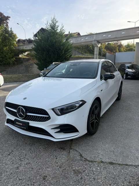 MERCEDES-BENZ A 250e AMG Line 8G-DCT-showroom-element-2