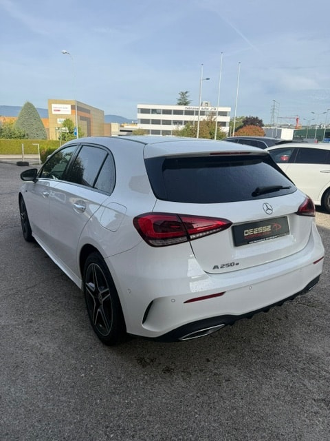 MERCEDES-BENZ A 250e AMG Line 8G-DCT-showroom-element-3