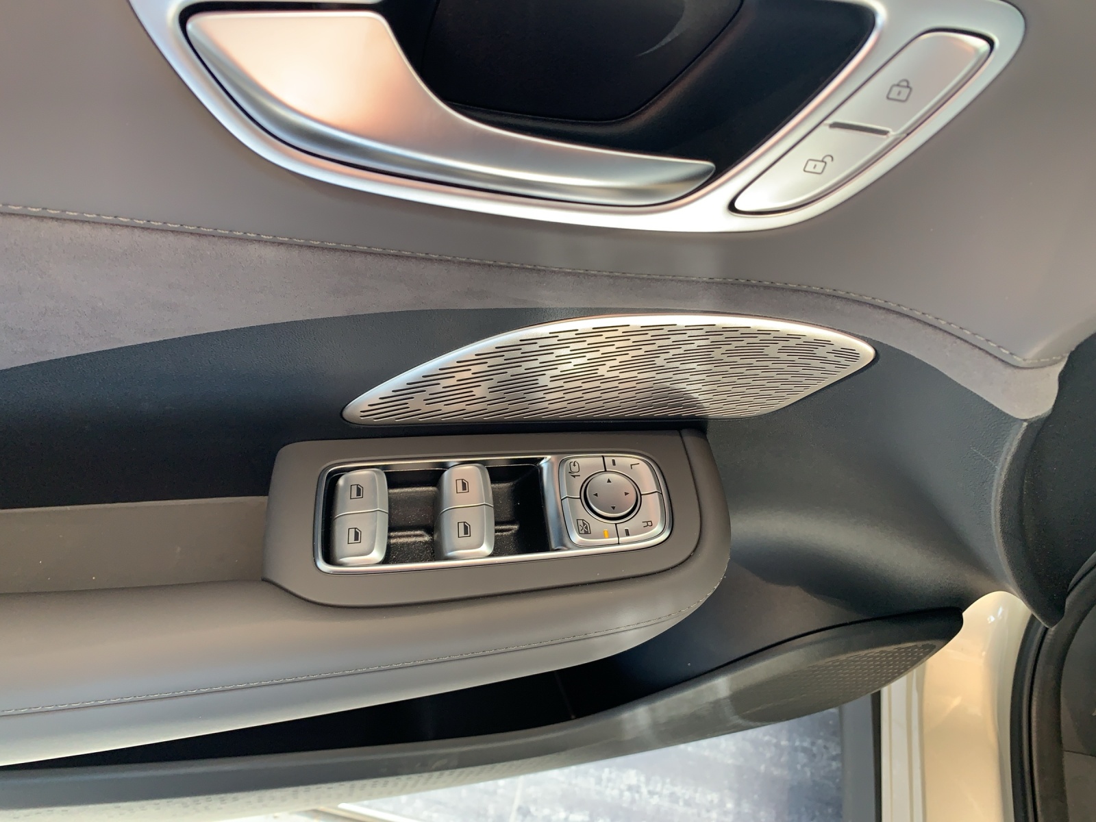 MG S6 EV 77 kWh Luxury 4WD-image-4