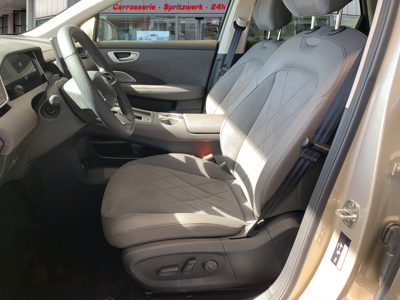 MG S6 EV 77 kWh Luxury 4WD-image-3