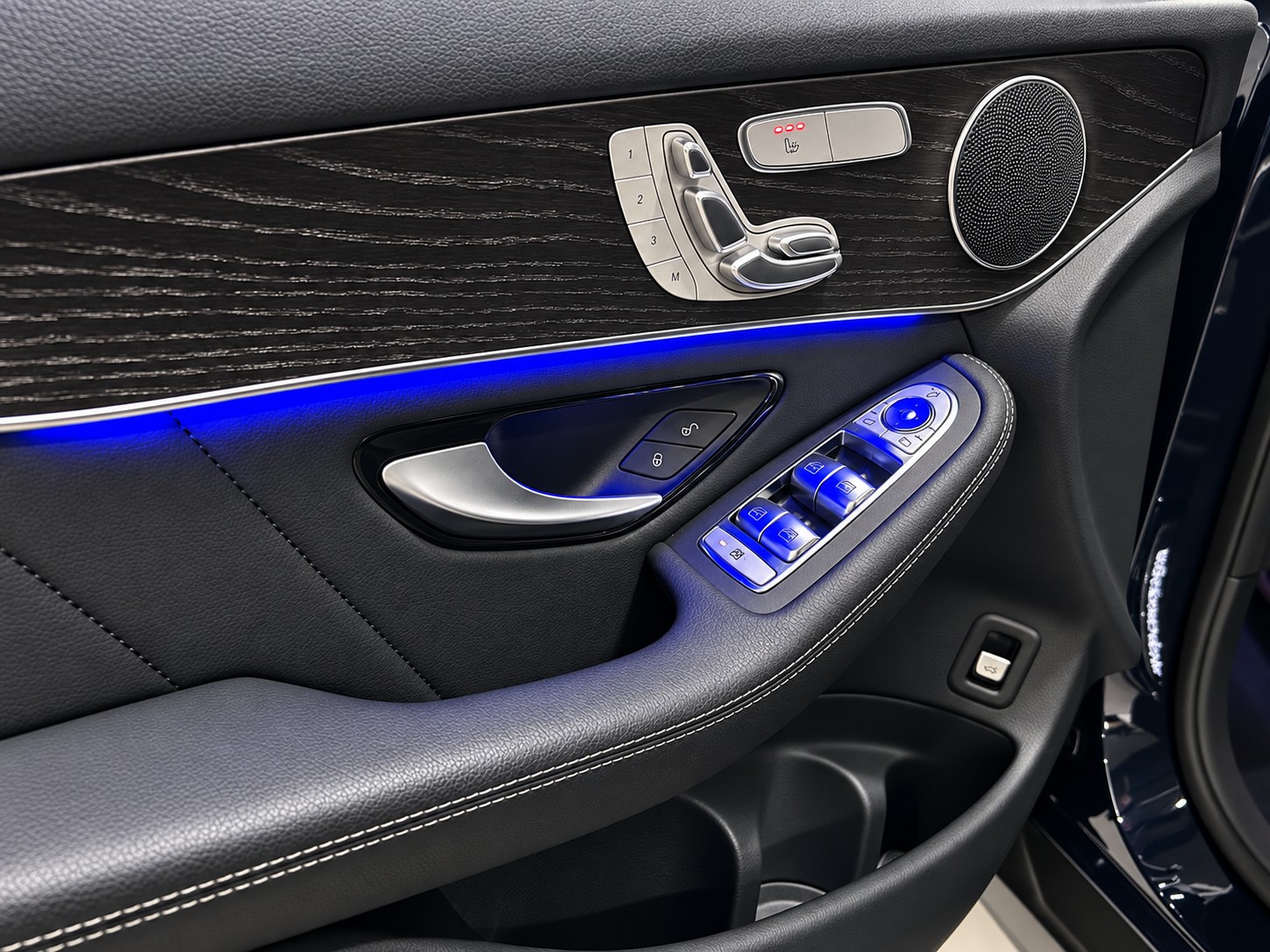 MERCEDES-BENZ GLC 200 Night Star AMG Line 4m-image-9