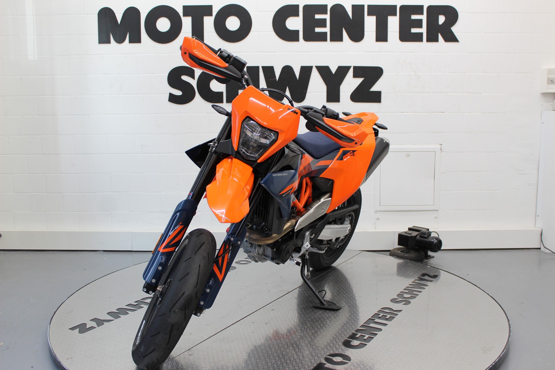 KTM 690 SMC R-image-3