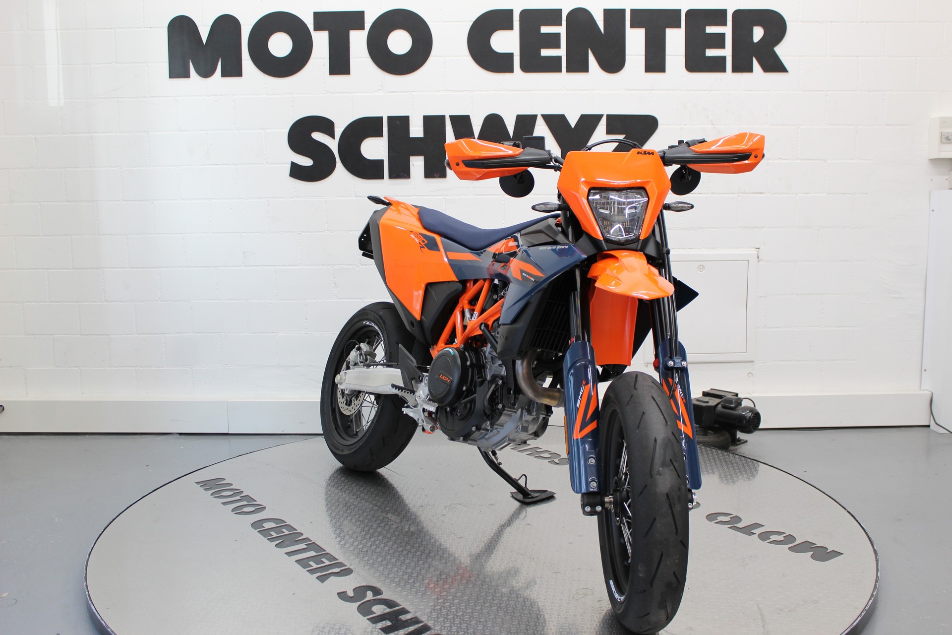 KTM 690 SMC R-image-2