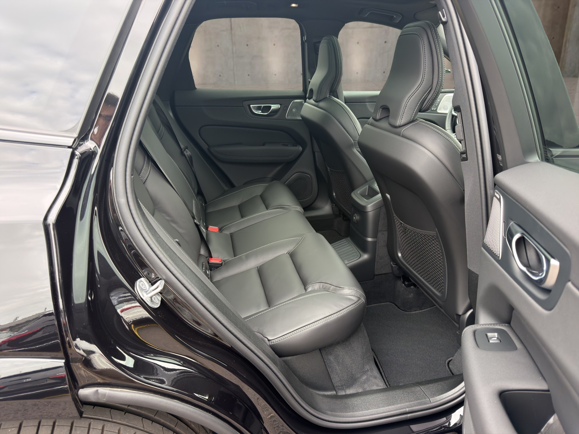 VOLVO XC60 2.0 T8 TE Black Edition eAWD-image-15