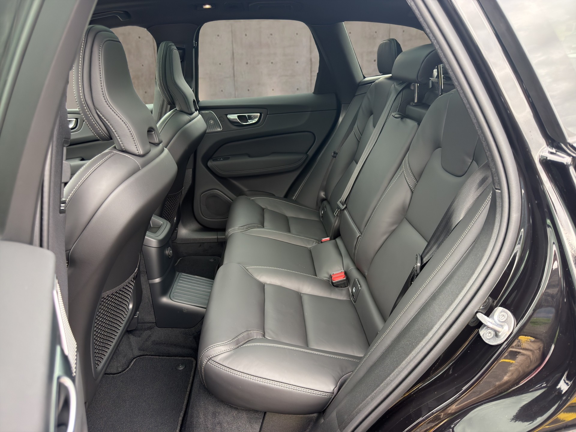 VOLVO XC60 2.0 T8 TE Black Edition eAWD-image-14