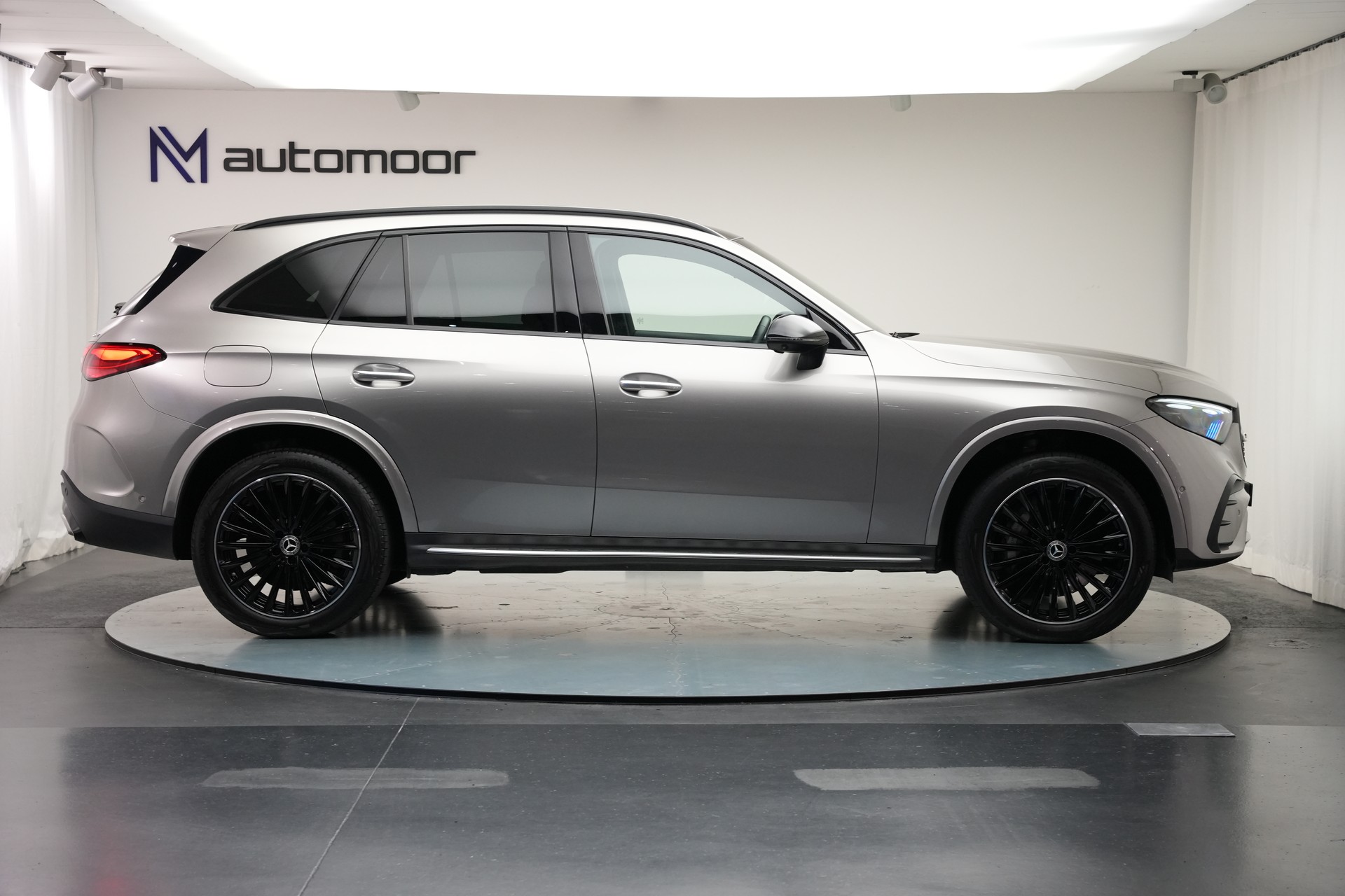 MERCEDES-BENZ GLC 300 e 4Matic 9G-Tronic *CH-Fahrzeug*-showroom-element-3