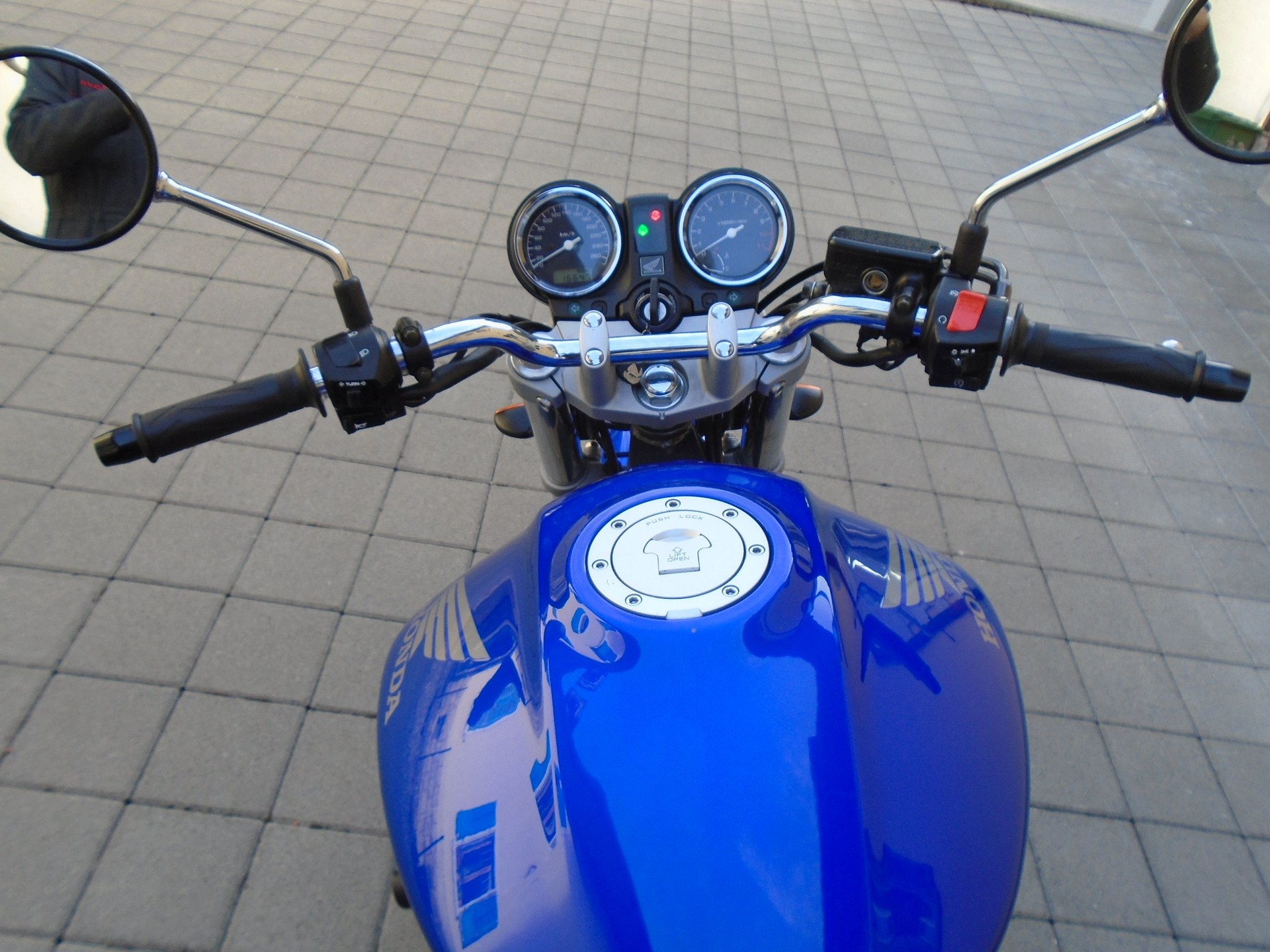 HONDA CB 900 F Hornet-image-6