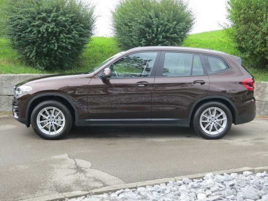 BMW X3 xDrive 25d Individual-showroom-element-1