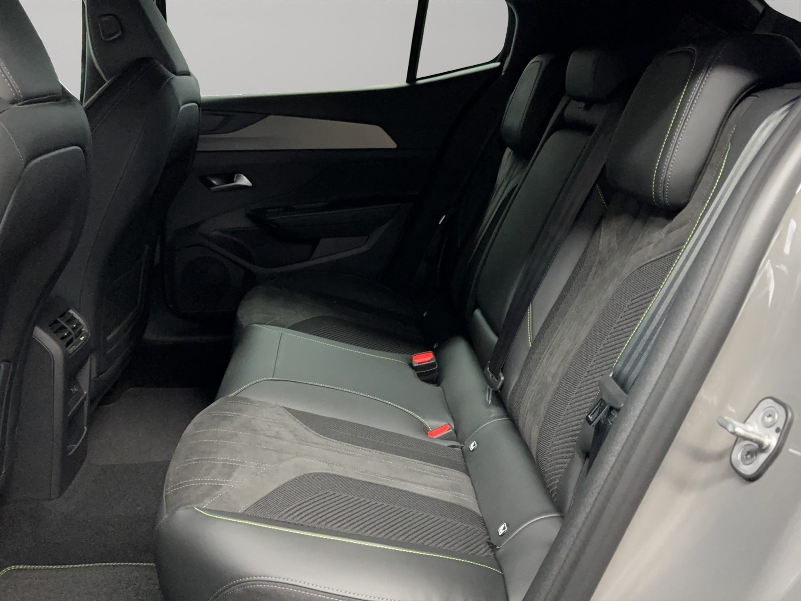 PEUGEOT 408 1.6 PHEV 180 GT-image-6