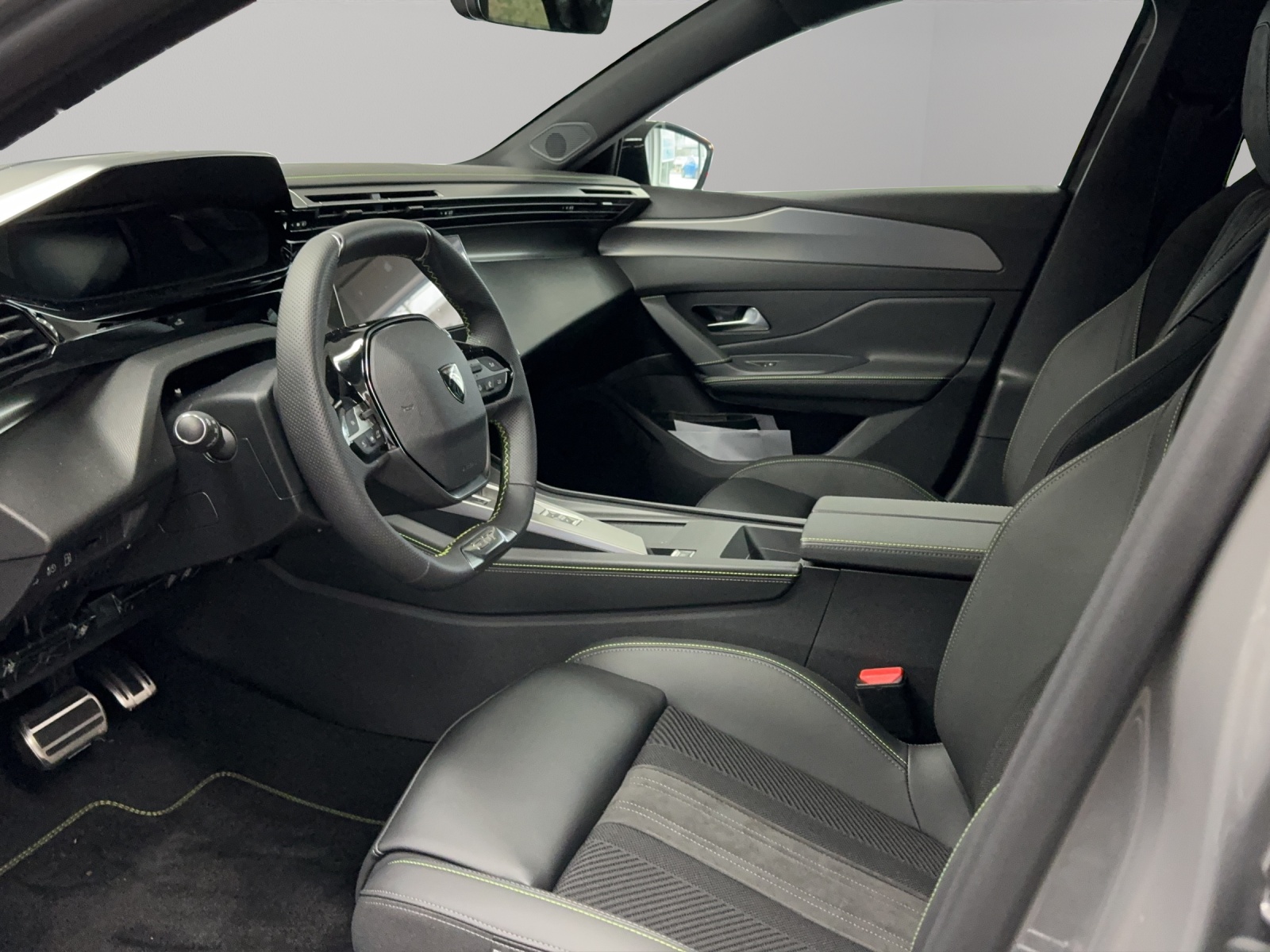 PEUGEOT 408 1.6 PHEV 180 GT-image-4