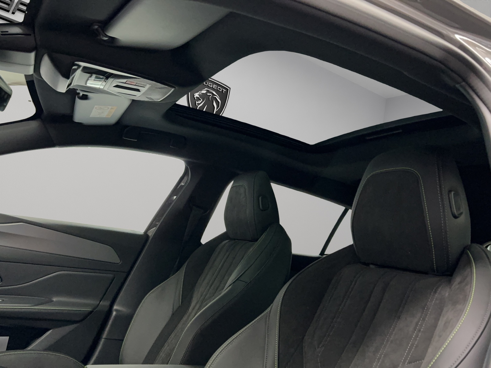 PEUGEOT 408 1.6 PHEV 180 GT-image-7