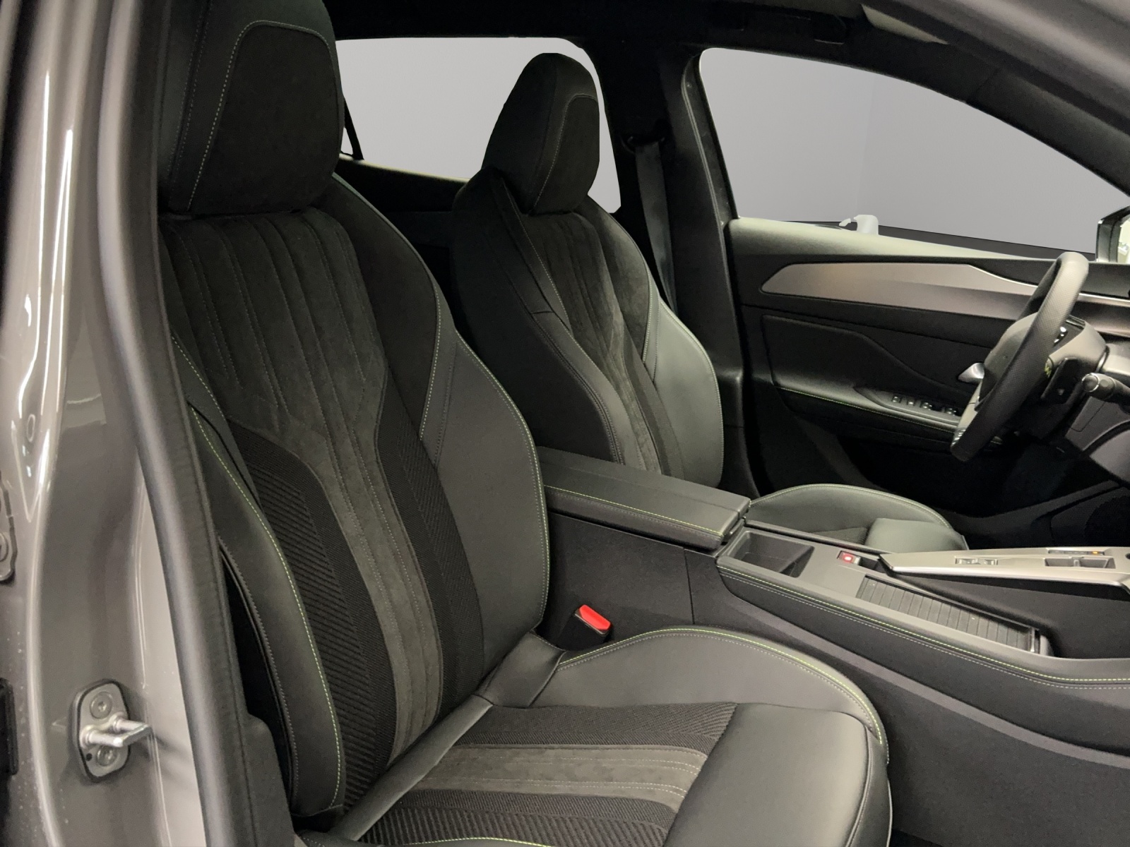 PEUGEOT 408 1.6 PHEV 180 GT-image-8