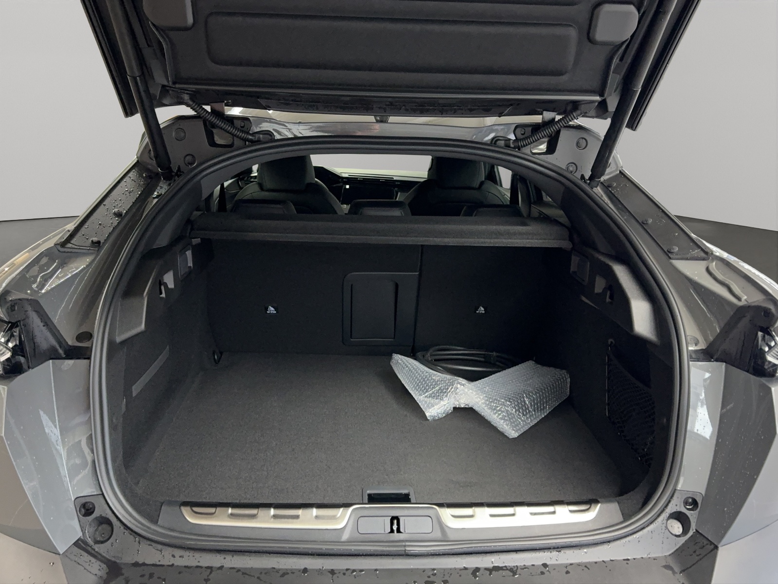 PEUGEOT 408 1.6 PHEV 180 GT-image-9