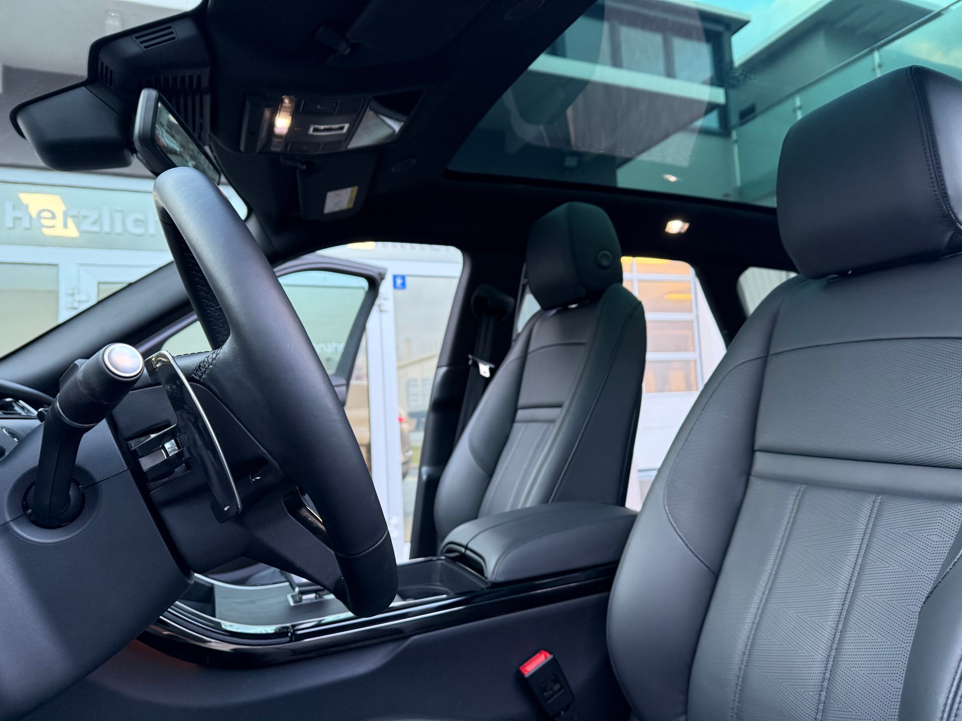 LAND ROVER Range Rover Evoque R-Dynamic P 300e SE AT8-image-7