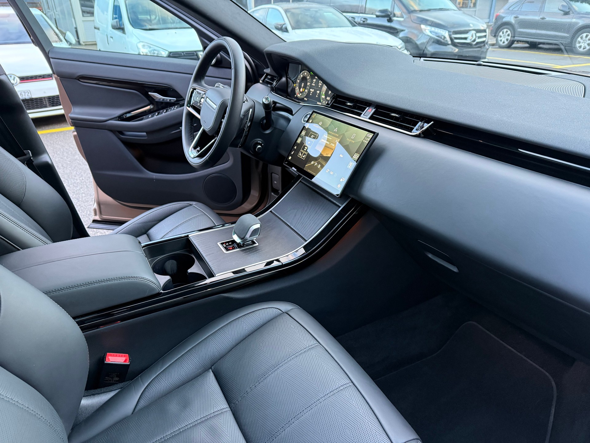 LAND ROVER Range Rover Evoque R-Dynamic P 300e SE AT8-image-12