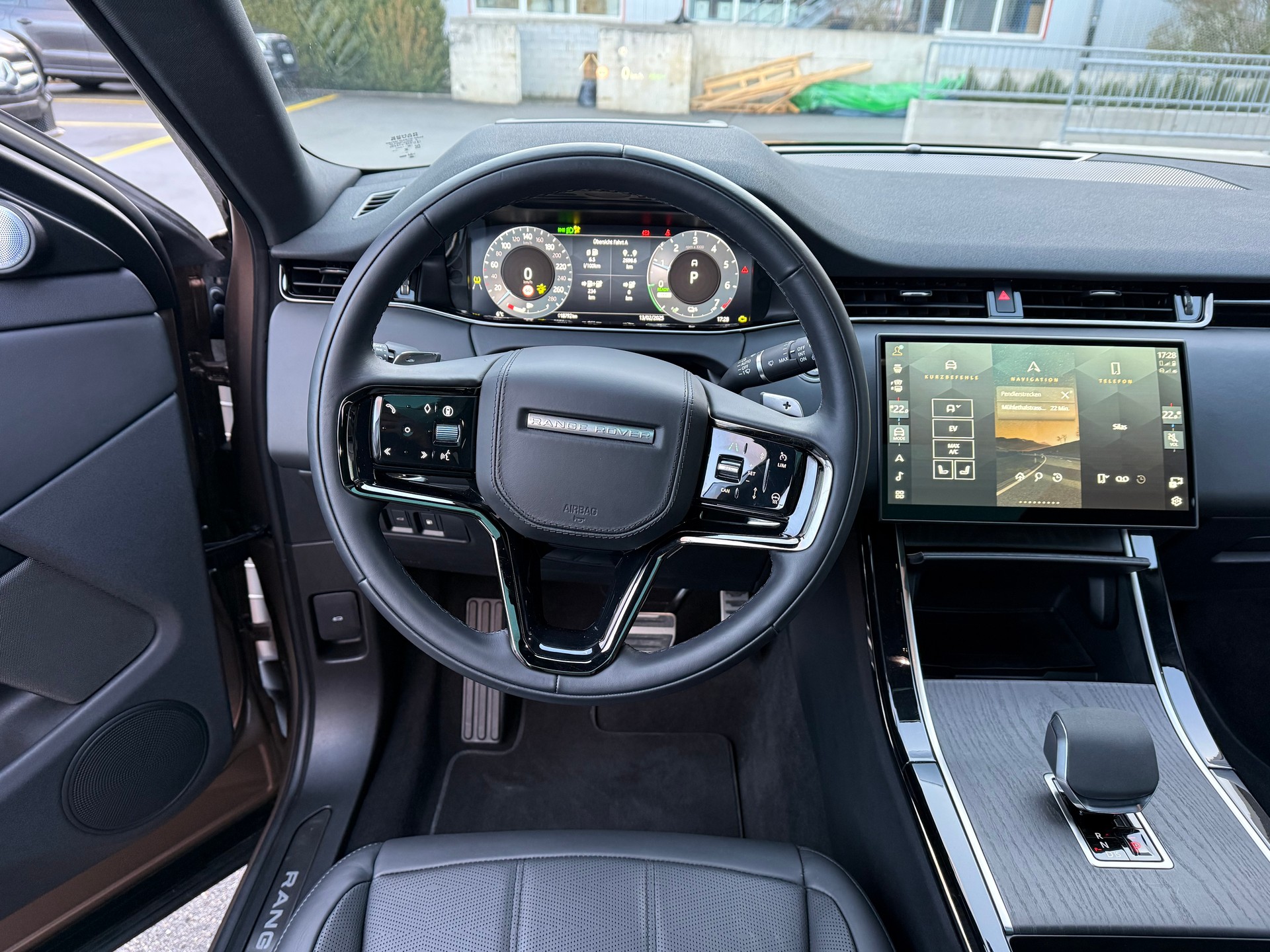 LAND ROVER Range Rover Evoque R-Dynamic P 300e SE AT8-image-10