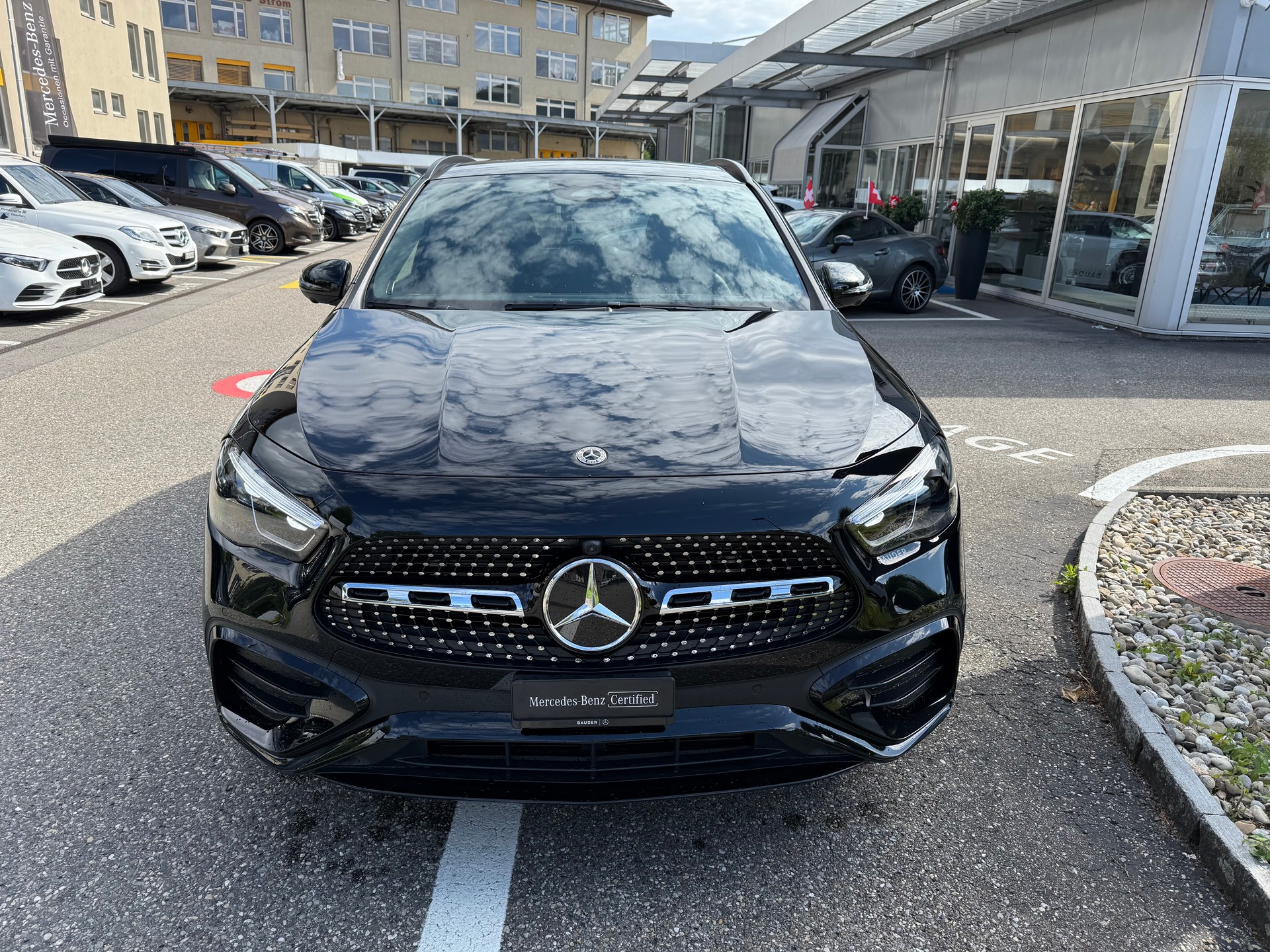 MERCEDES-BENZ GLA 200 Night Star 7G-D-showroom-element-1