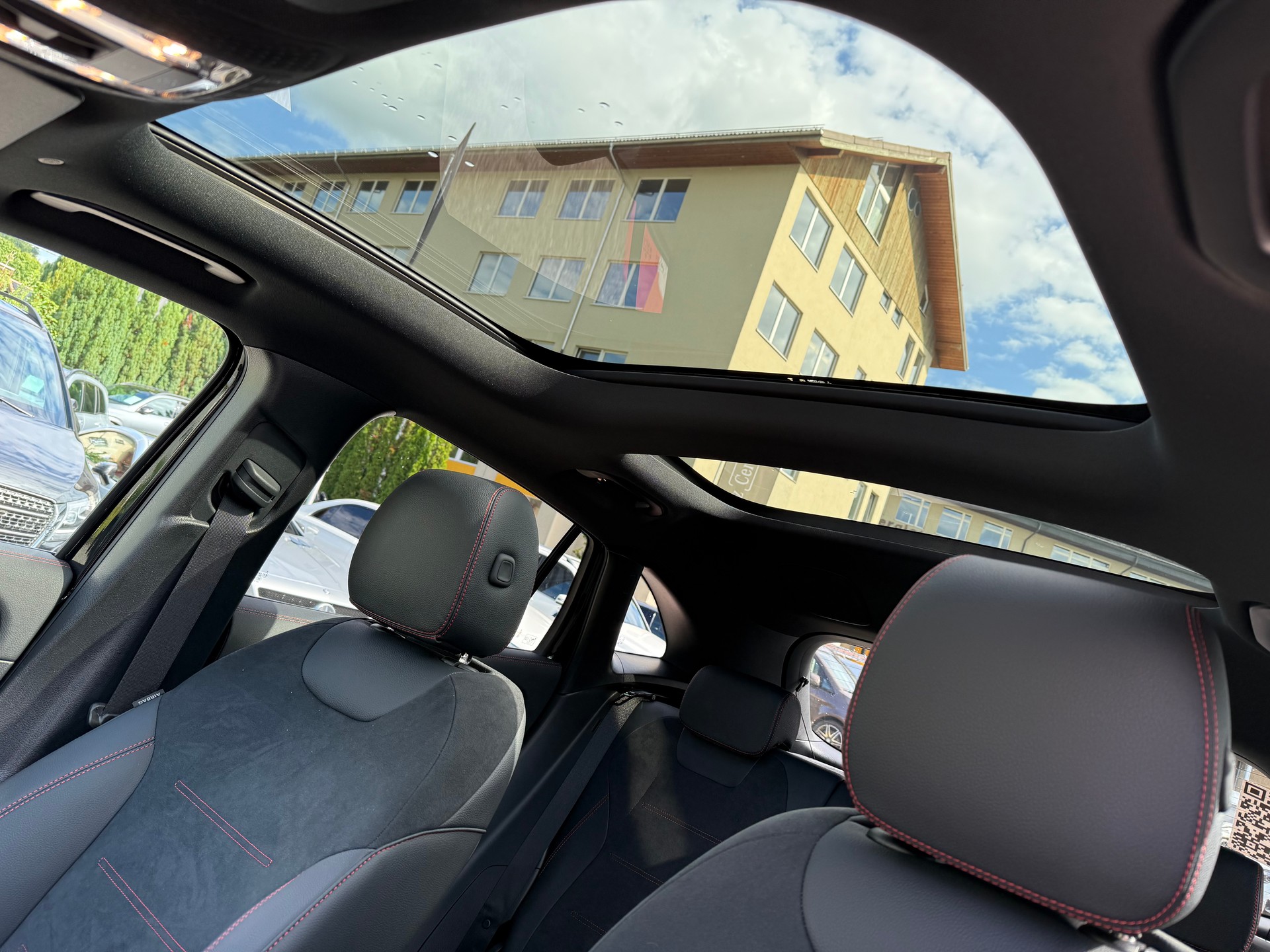 MERCEDES-BENZ GLA 200 Night Star 7G-D-image-8