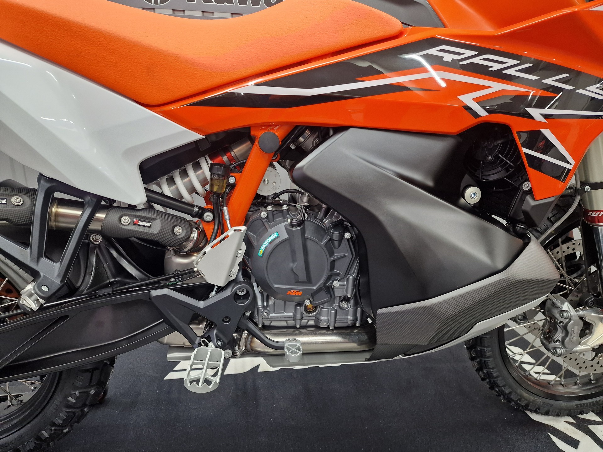 KTM 890 Adventure R Rally-image-4