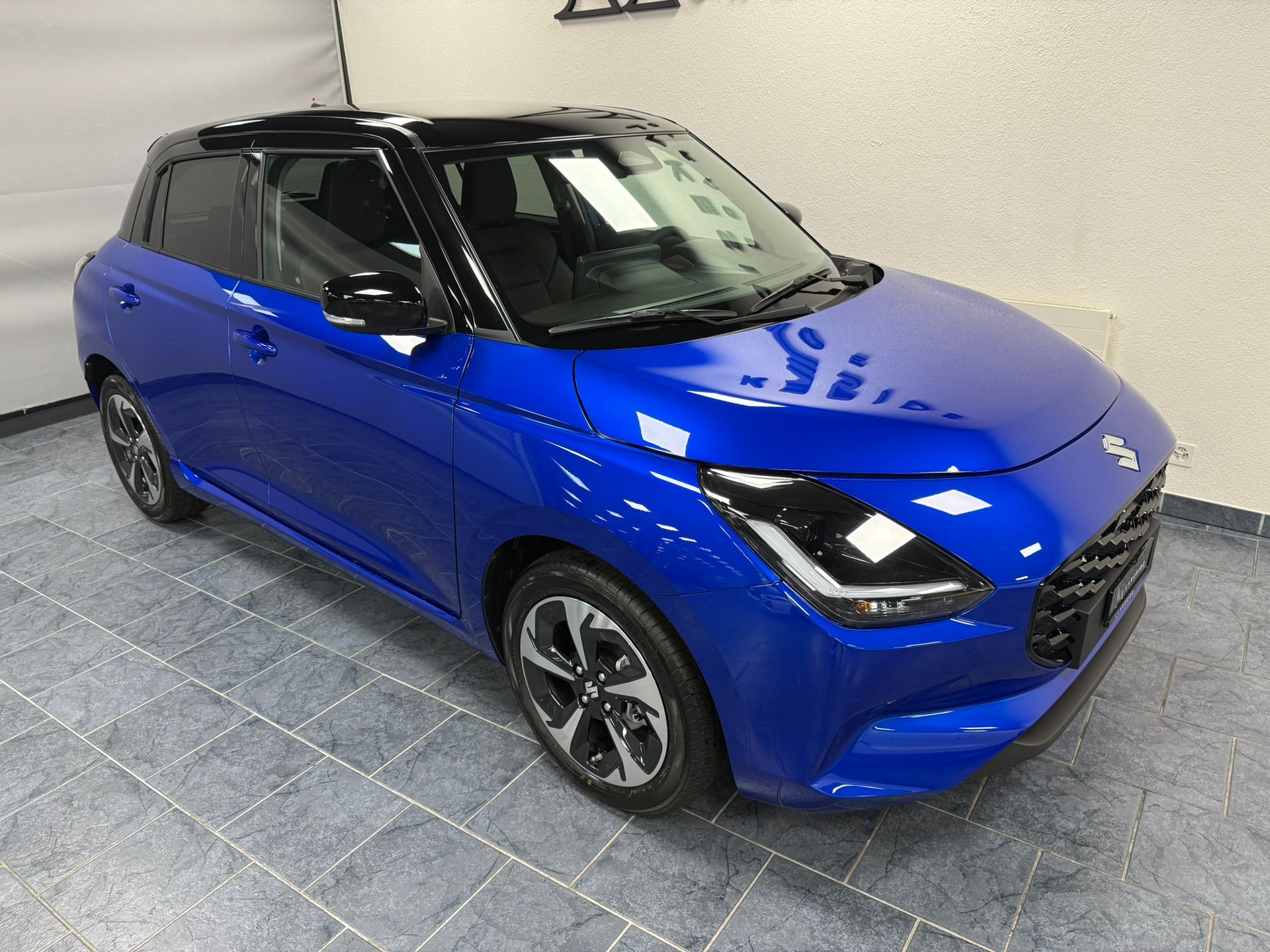 SUZUKI Swift 1.2 Compact Top Hybrid CVT-showroom-element-2