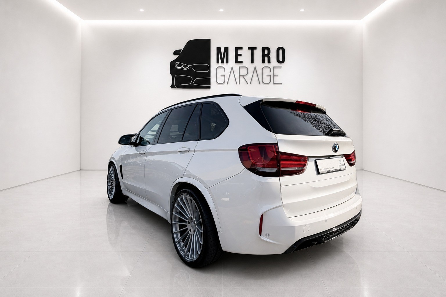 BMW X5M Steptronic-showroom-element-2