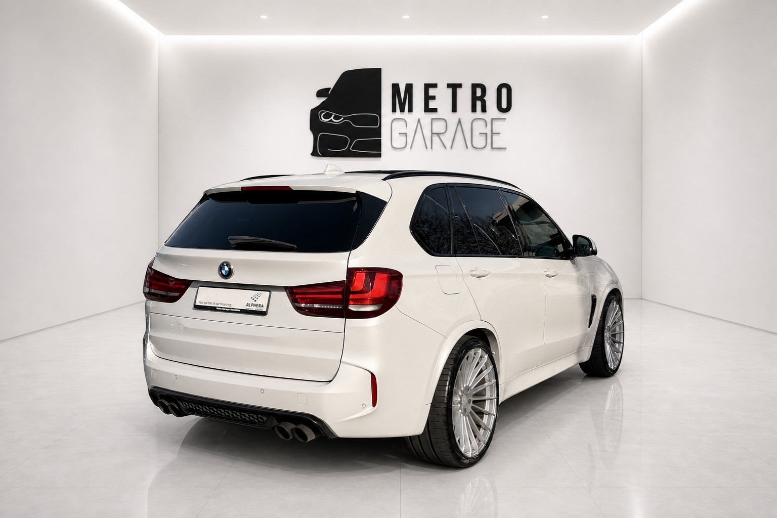 BMW X5M Steptronic-showroom-element-3