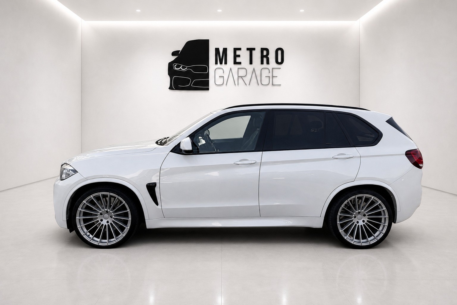 BMW X5M Steptronic-showroom-element-1