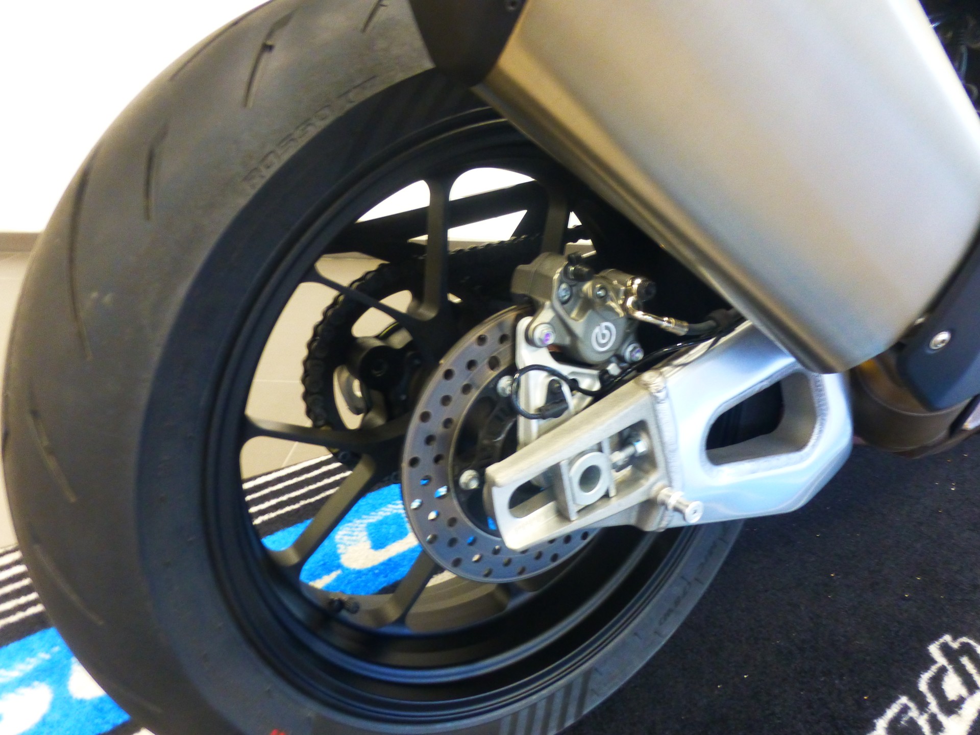 APRILIA RSV4 1100 E5+ Factory-image-14