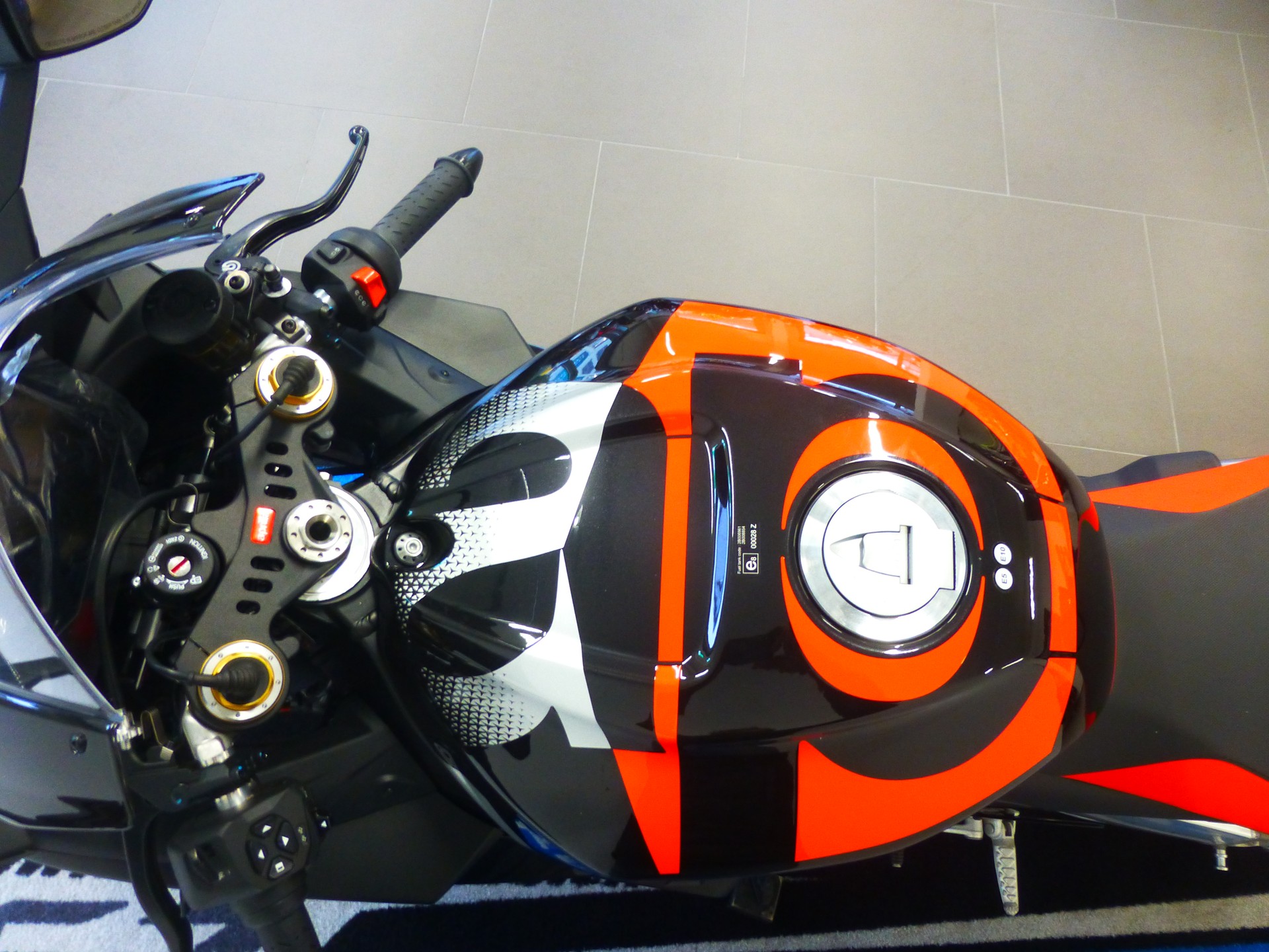APRILIA RSV4 1100 E5+ Factory-image-6