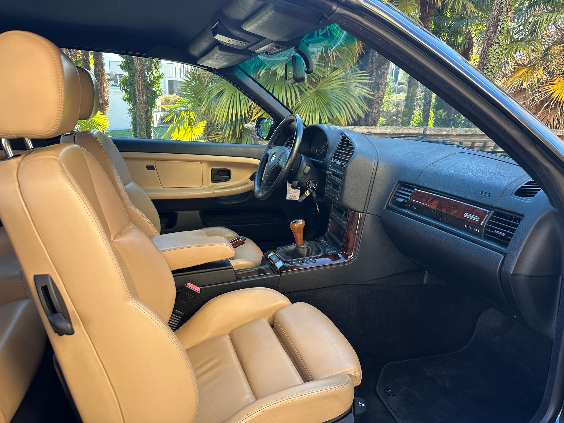 BMW 328i Cabrio-image-5