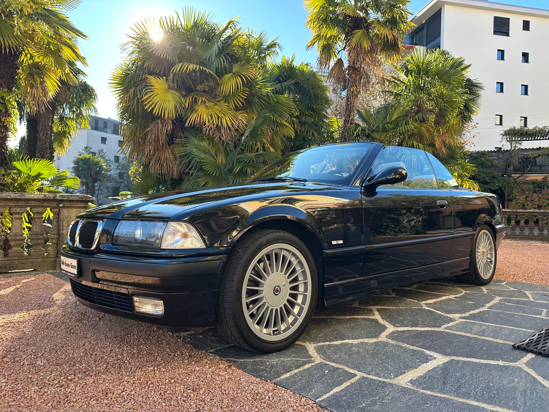 BMW 328i Cabrio-image-2