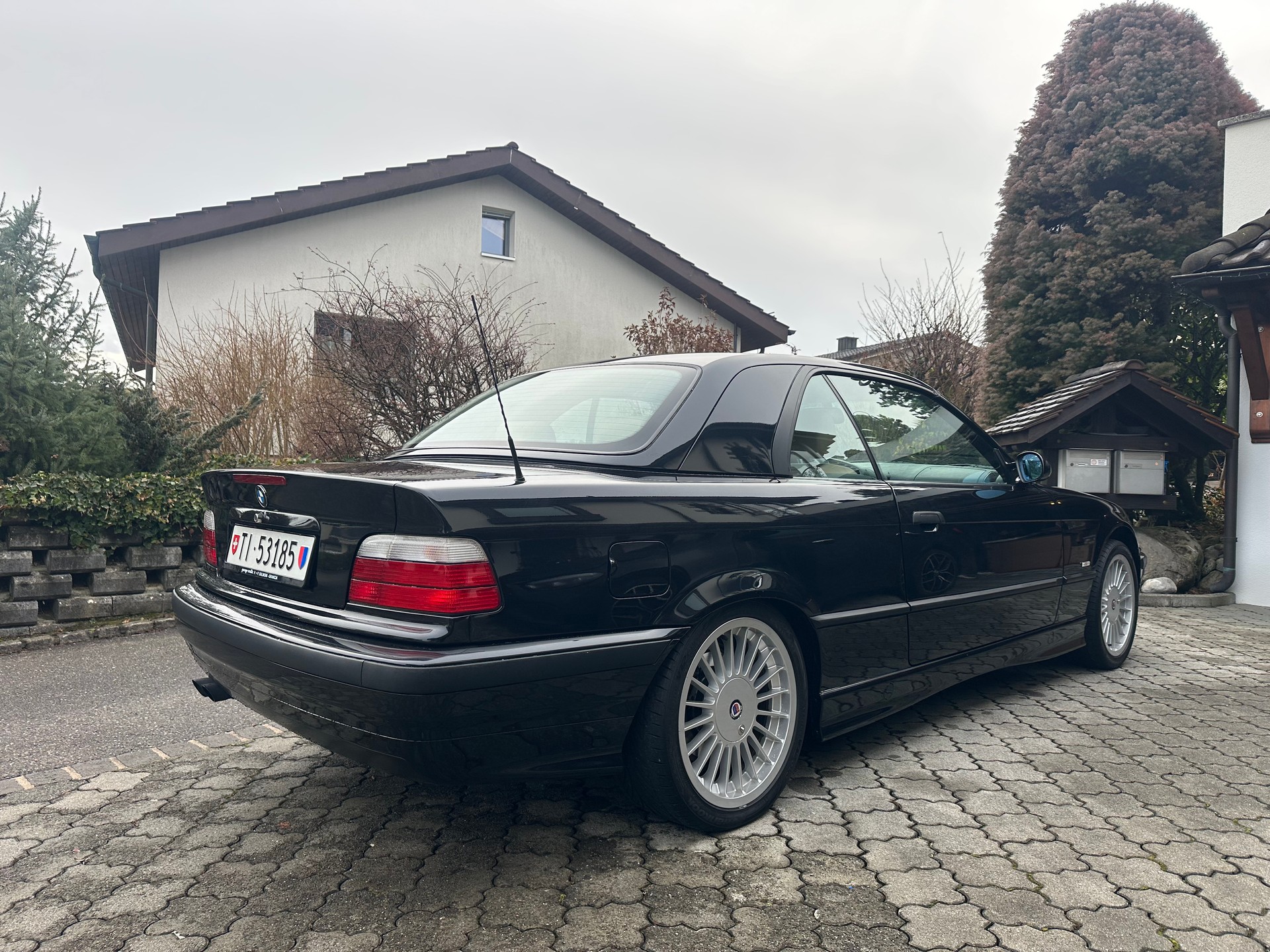 BMW 328i Cabrio-image-10