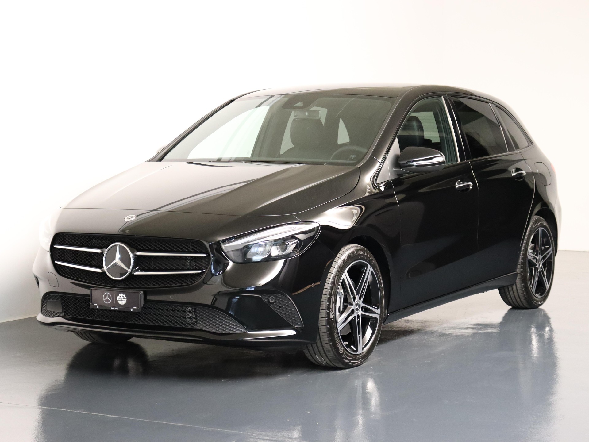 MERCEDES-BENZ B 200 Night Star-showroom-element-1