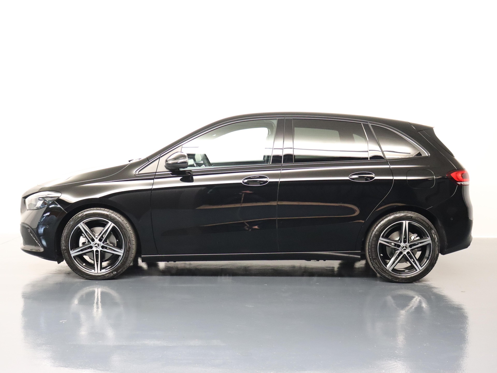 MERCEDES-BENZ B 200 Night Star-showroom-element-2
