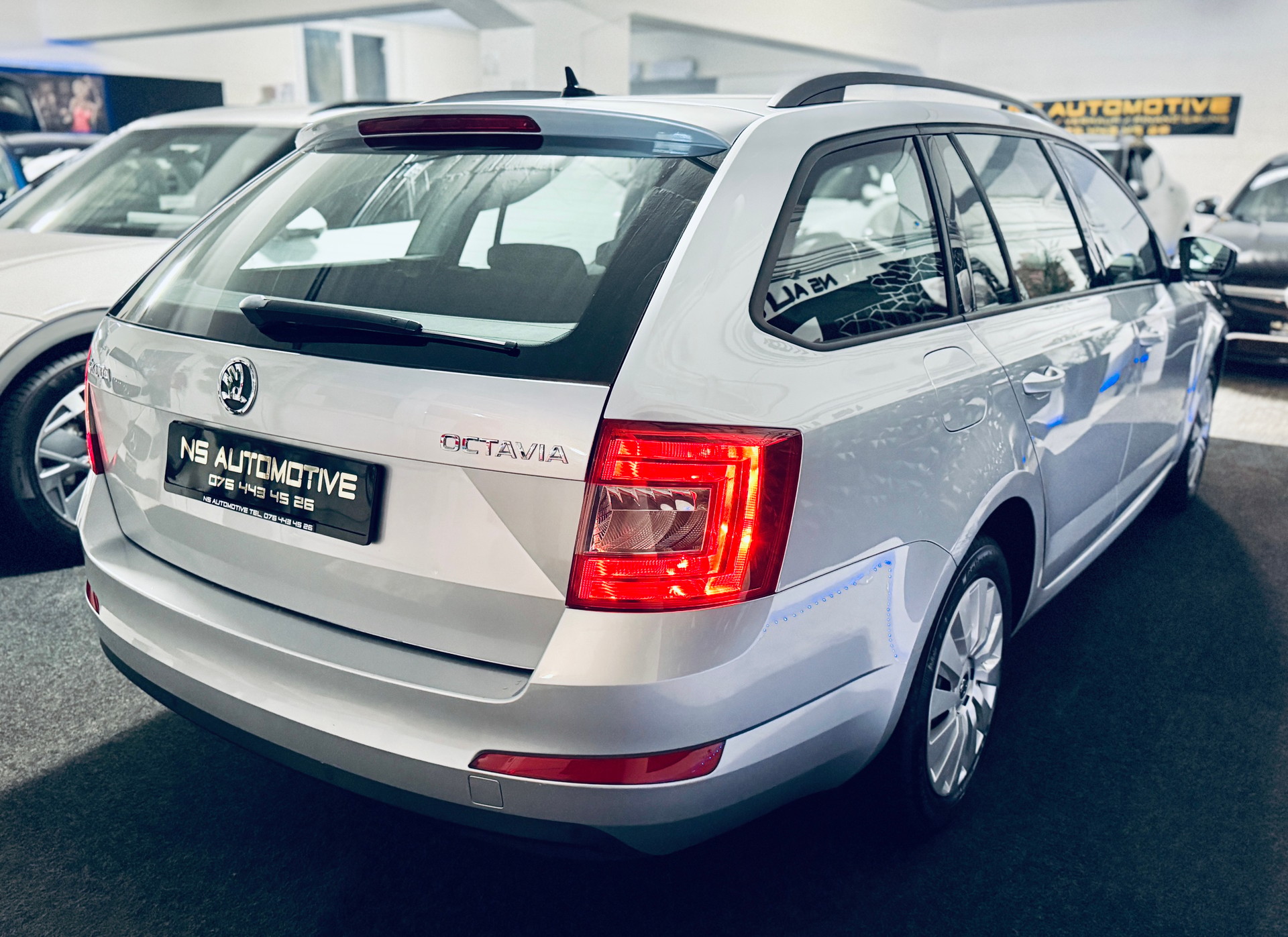 SKODA Octavia Combi 1.6 TDI Ambition DSG-showroom-element-3