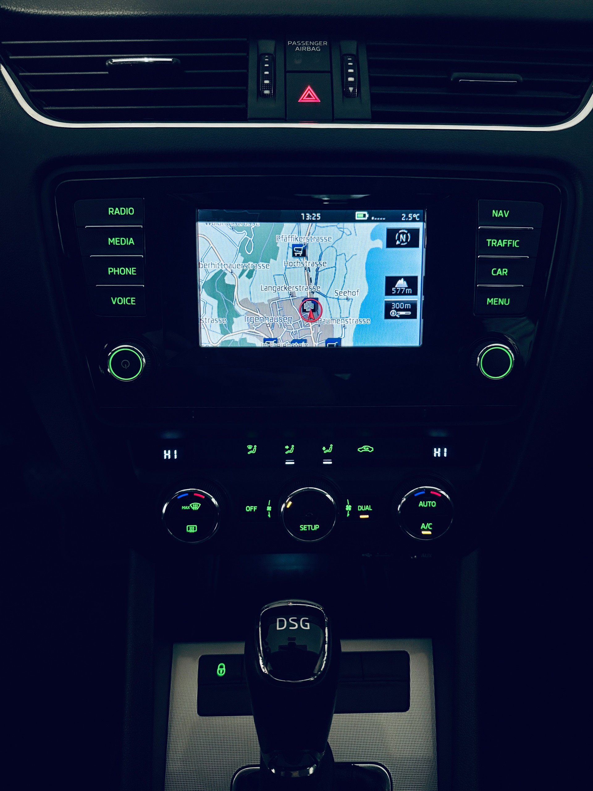 SKODA Octavia Combi 1.6 TDI Ambition DSG-image-14