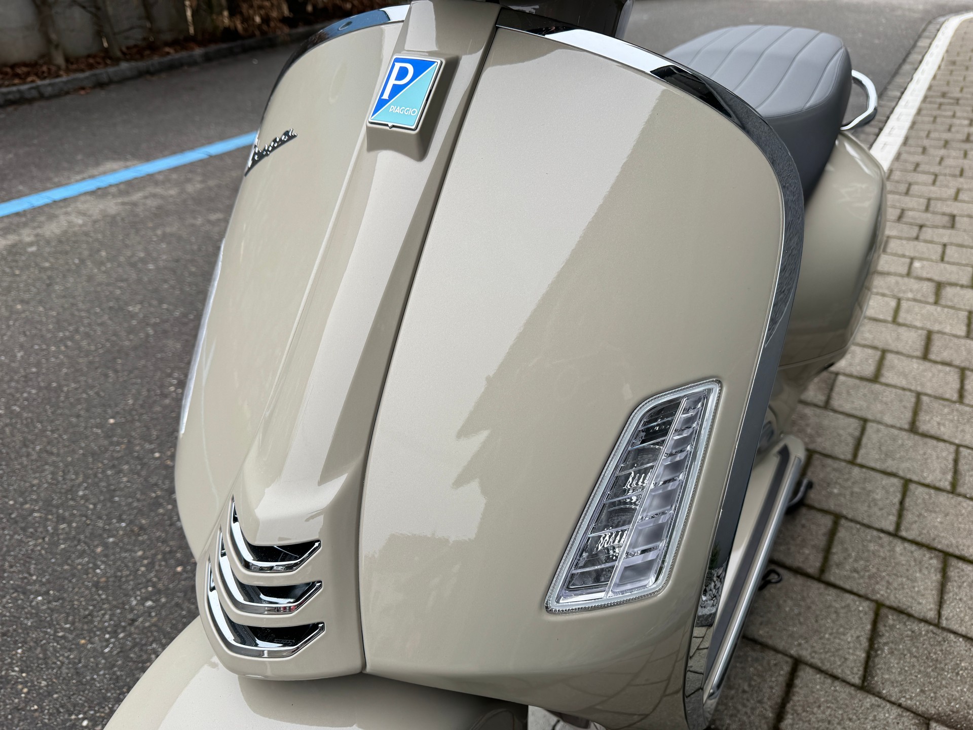 PIAGGIO Vespa GTS 125 RST Euro 5+-image-7