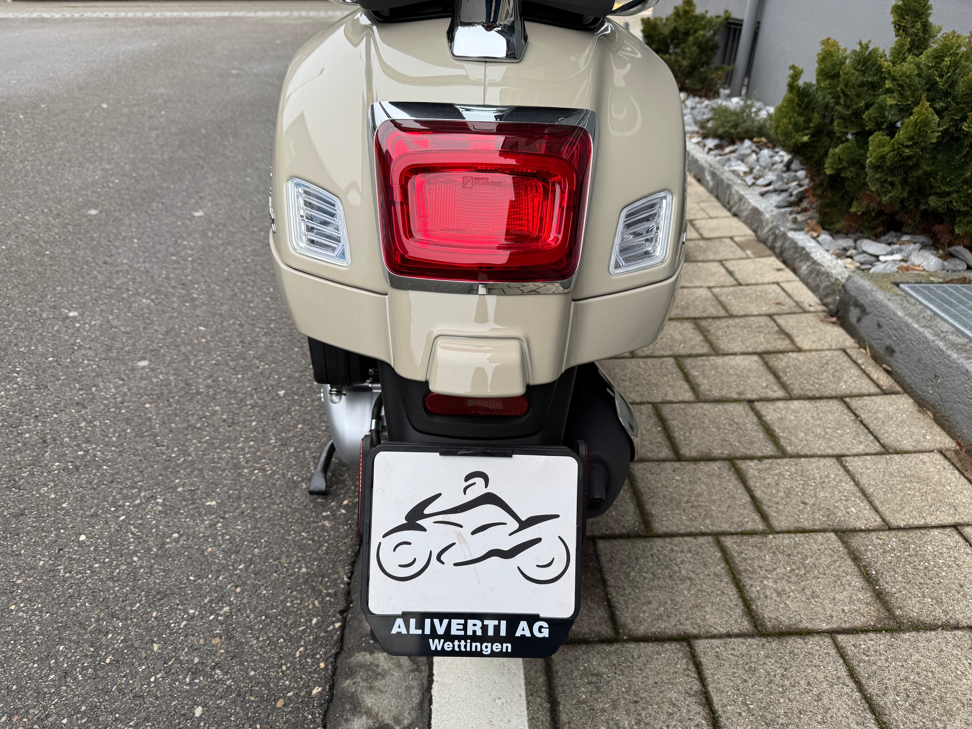PIAGGIO Vespa GTS 125 RST Euro 5+-image-11
