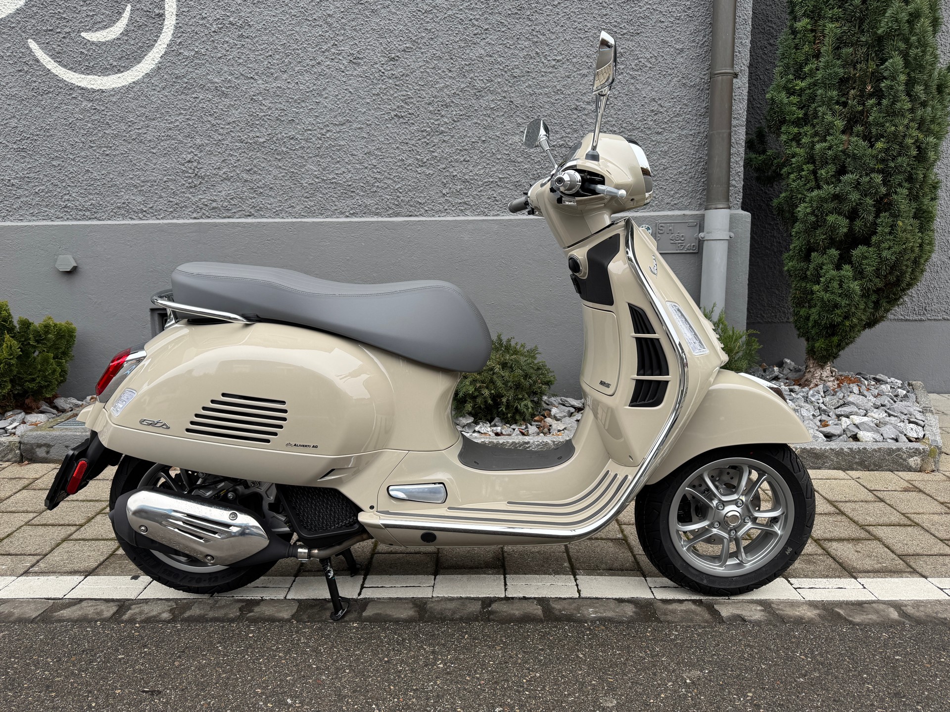 PIAGGIO Vespa GTS 125 RST Euro 5+-image-12