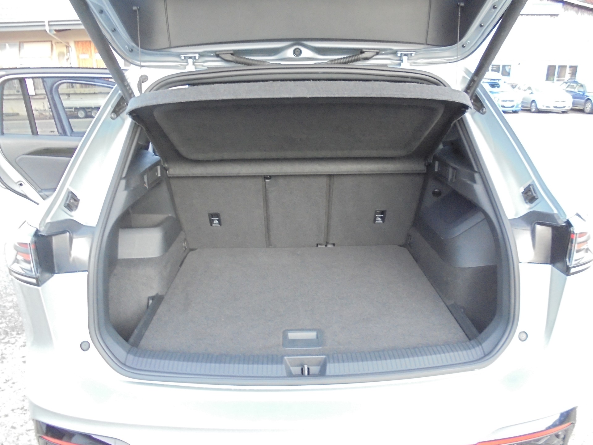 VW Tiguan 2.0 TDI SCR R-Line 4Motion DSG-image-11