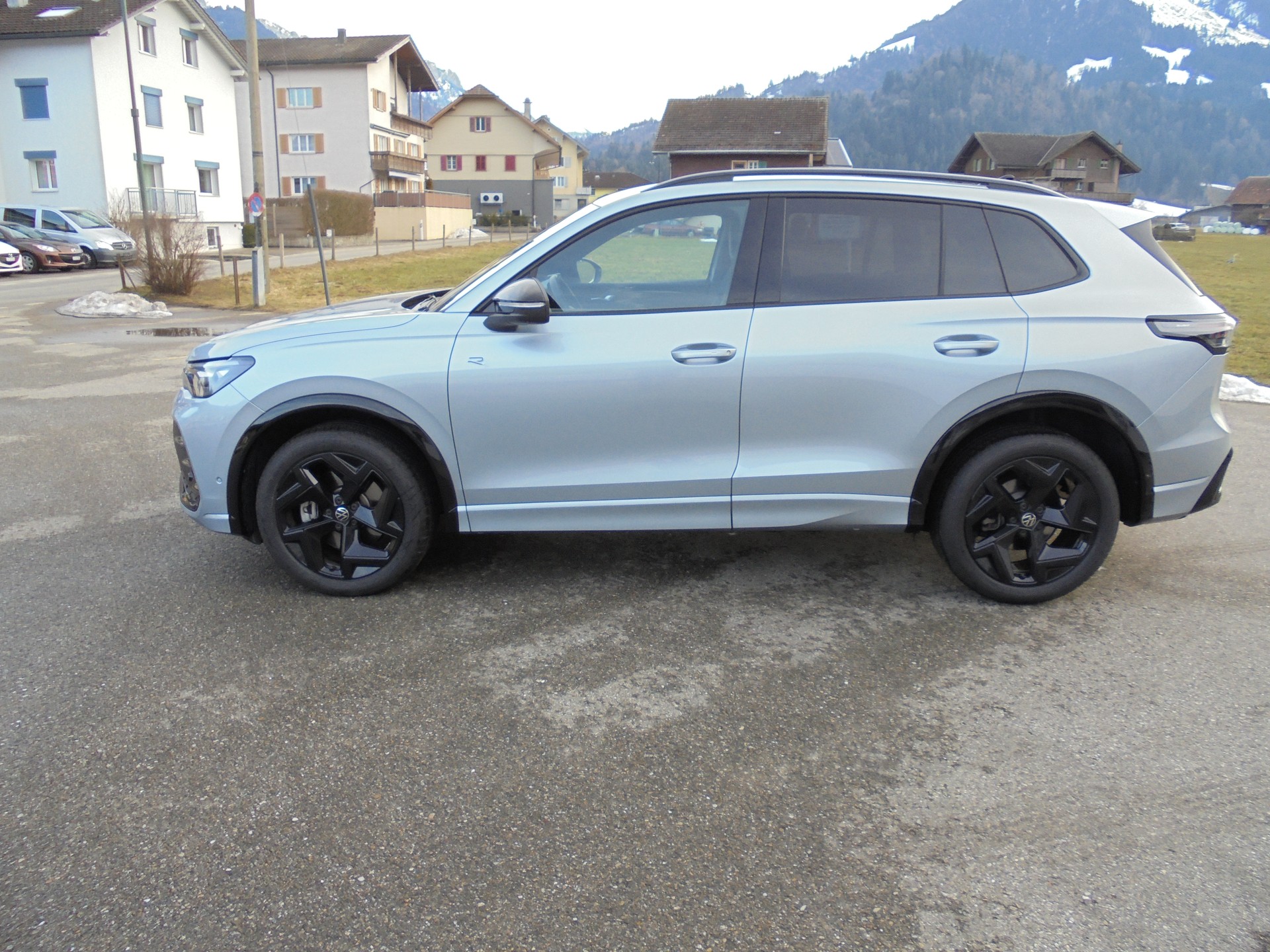 VW Tiguan 2.0 TDI SCR R-Line 4Motion DSG-image-6