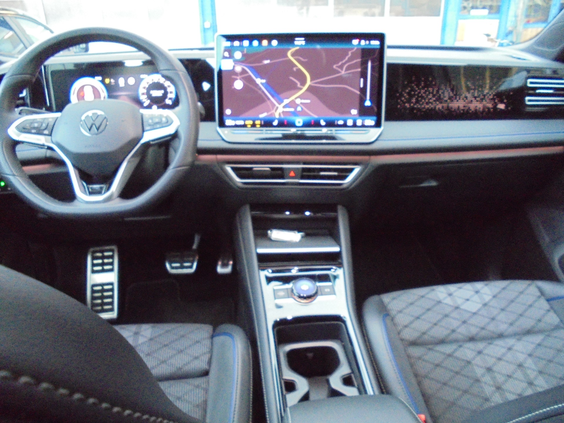 VW Tiguan 2.0 TDI SCR R-Line 4Motion DSG-image-29
